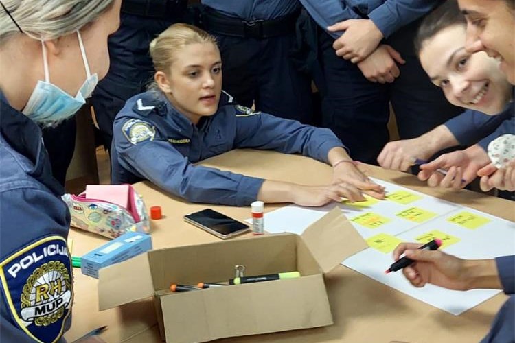 Slika /02_vijesti/2022/11/Međunarodni dan borbe protiv nasilja nad ženama obilježen je na policijskoj školi “Josip Jović”/IMG-20221125-WA0006.jpg
